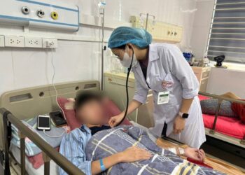 Vết thương do heo cắn khiến bé trai 14 tuổi nguy kịch - Ảnh 1.