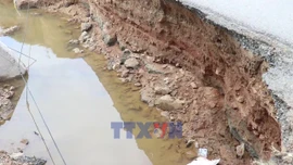 Tái thiết mạng lưới hạ tầng giao thông bị thiệt hại sau lũ