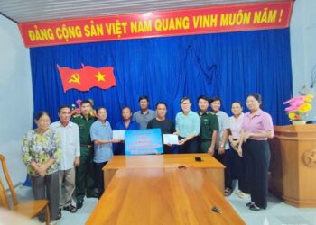 Bộ đội Biên phòng tỉnh Lâm Đồng giúp dân khắc phục hậu quả bão số 13