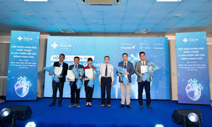 can-tho-3-17643151214501802635484 Hội nghị khoa học phẫu thuật và can thiệp cấp cứu động mạch chủ tổ chức tại Cần Thơ - Ảnh 6.