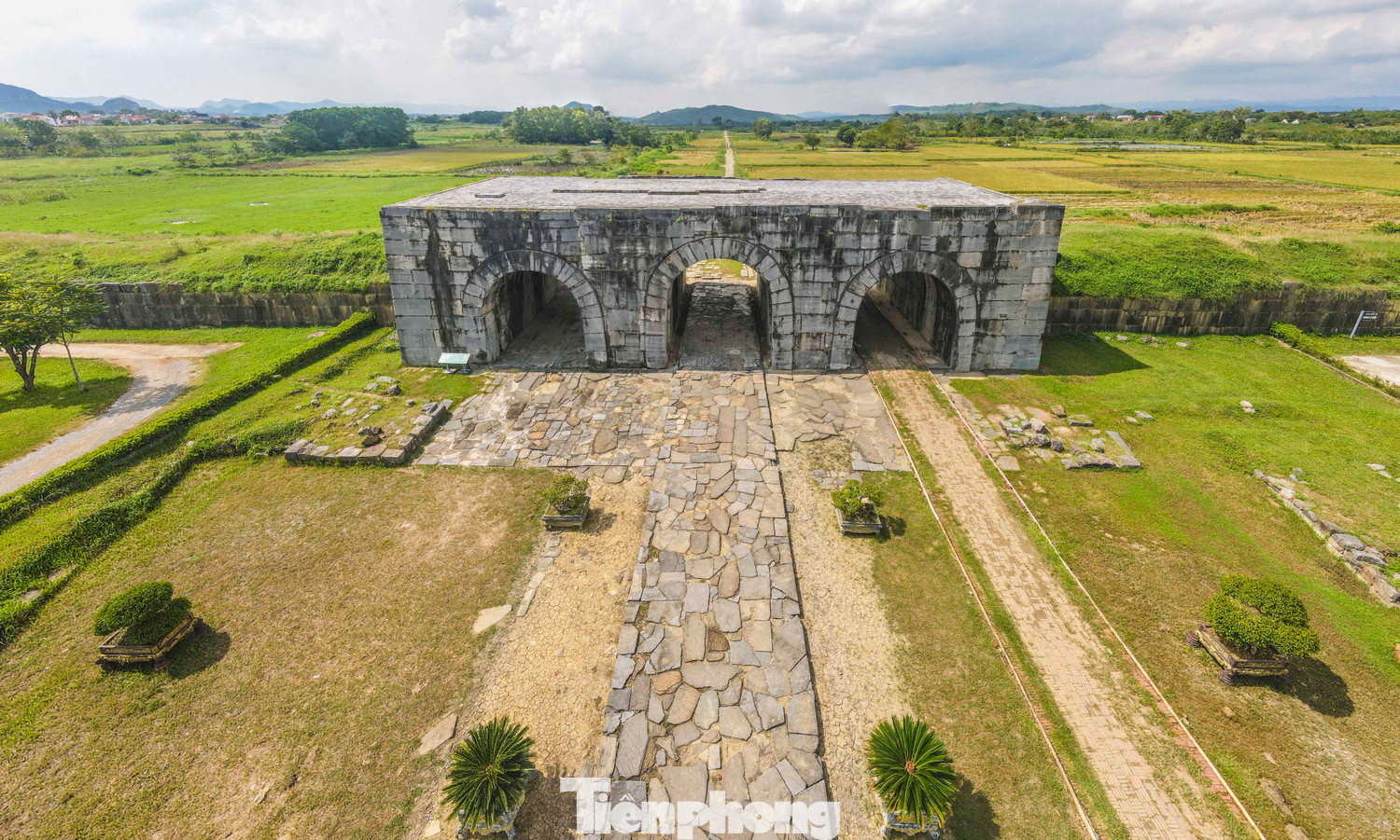 Qua hơn 600 năm tồn tại, một số hạng mục đã xuống cấp nhưng công trình vẫn giữ được nhiều dấu tích nguyên gốc, có giá trị đặc biệt về lịch sử, kiến trúc, quân sự và khảo cổ học. tp-14.jpg