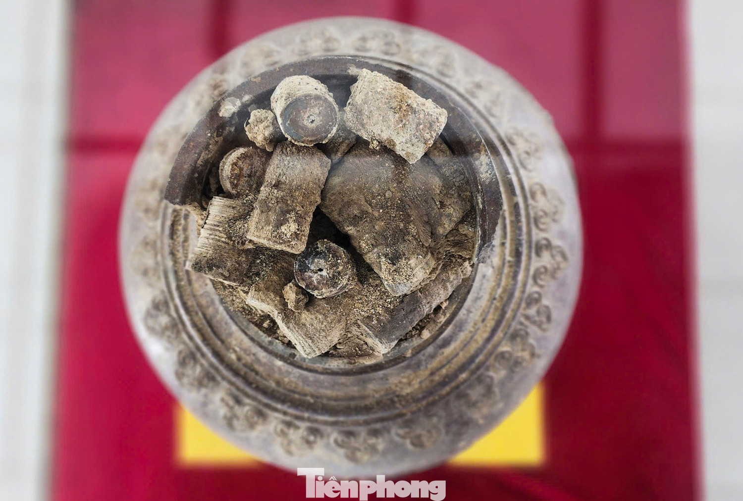 Một hũ tiền đồng cổ thời Trần - Hồ được tìm thấy trong Thành nhà Hồ . tp-21.jpg