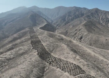 Dãy hố bí ẩn trên dãy Andes, địa phận Peru - Ảnh: ĐẠI HỌC SYDNEY