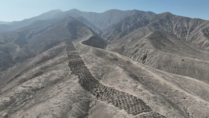 Dãy hố bí ẩn trên dãy Andes, địa phận Peru - Ảnh: ĐẠI HỌC SYDNEY Dãy hố bí ẩn trên dãy Andes, địa phận Peru - Ảnh: ĐẠI HỌC SYDNEY