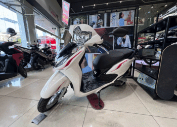 Xe máy Honda bị đẩy giá cao chót vót - Ảnh 1.